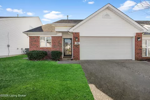 140 Charlton Wynde Dr, Louisville, KY 40245