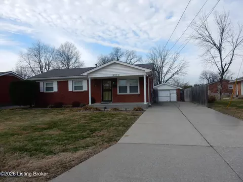 8202 Westray Ln, Louisville, KY 40219