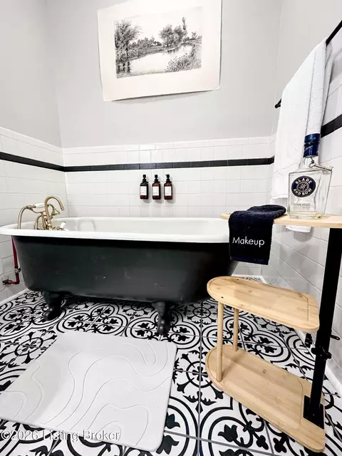 416 W 4th St, Frankfort, KY 40601