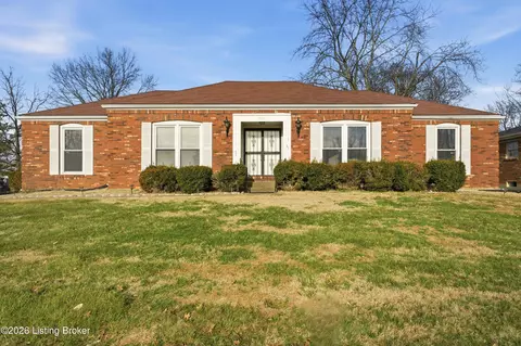 10501 Lawrencekirk Ct, Douglass Hills, KY 40243