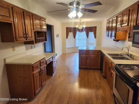 7318 York River Rd, Louisville, KY 40214