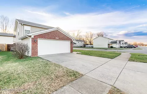 6233 Valley Forest Dr, Louisville, KY 40219