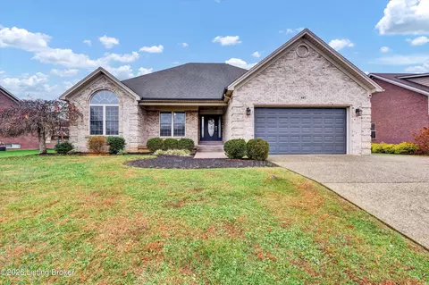 421 E Woodlake Cir, Mount Washington, KY 40047