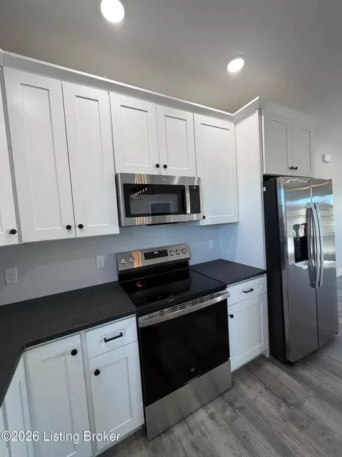 Kitchen - 33 Gordon Dr, Ekron, KY 40117 photo 3 of 7