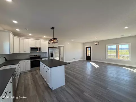 Kitchen - 33 Gordon Dr, Ekron, KY 40117 photo 5 of 7