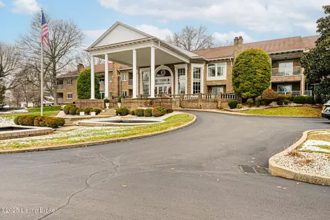 8605 Shelbyville Rd #218, Louisville, KY 40222