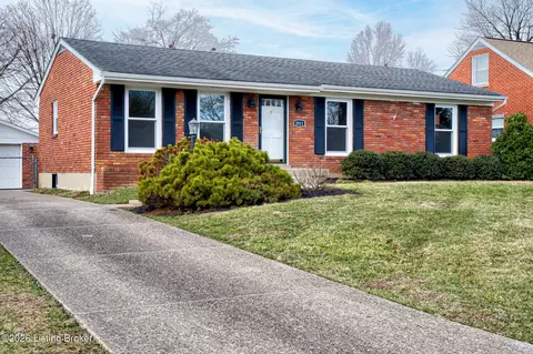 2011 Janlyn Rd, Jeffersontown, KY 40299