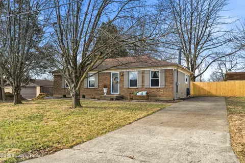 6722 Blackhorse Dr, Louisville, KY 40291