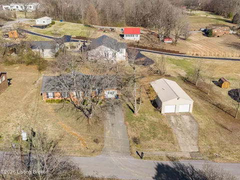 115 Green Valley Dr, Central City, KY 42330