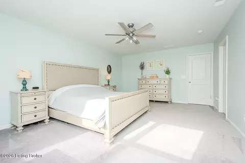 Bedroom - 6002 White Pine Ln, La Grange, KY 40031 photo 2 of 8