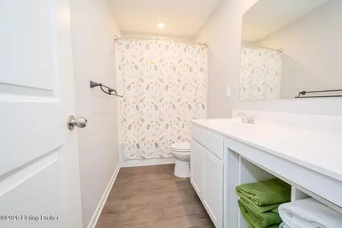 Bath - 6002 White Pine Ln, La Grange, KY 40031 photo 3 of 4