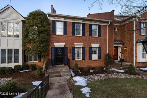 1320 Navajo Ct, Louisville, KY 40207