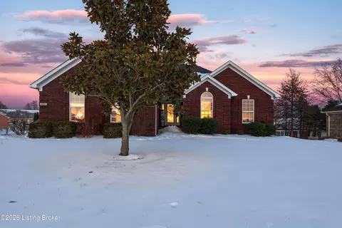 200 E Woodlake Cir, Mount Washington, KY 40047