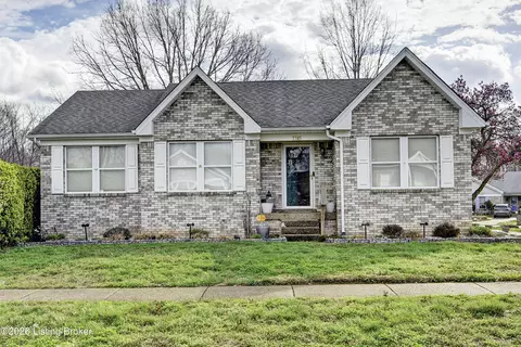 7715 Texlyn Ct, Louisville, KY 40258