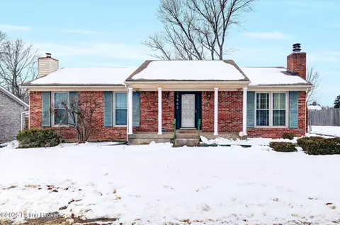 3902 Bristol Oaks Dr, Jeffersontown, KY 40299