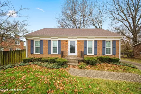 6802 Chepstow Ct, Louisville, KY 40207
