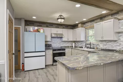 Kitchen - 8126 John Pectol Rd, Georgetown, IN 47122 photo 1 of 2