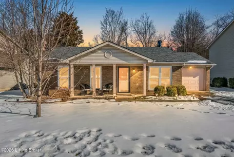 311 Woodland Lakes Dr, La Grange, KY 40031