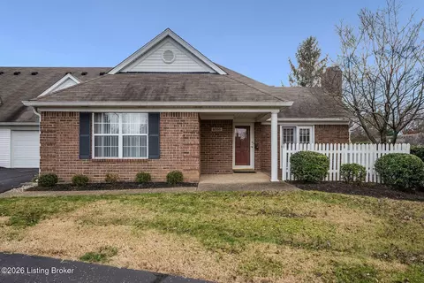 8200 Fox Hall Pl, Lyndon, KY 40242