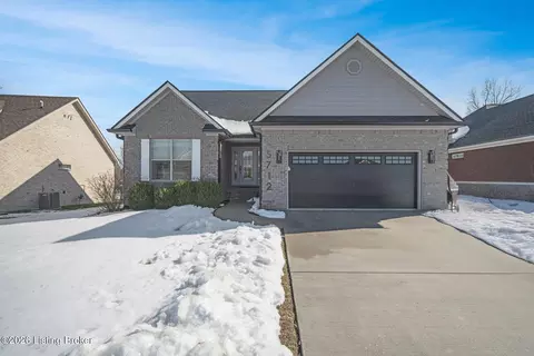 5712 Sugar Berry Ln, Jeffersonville, IN 47130