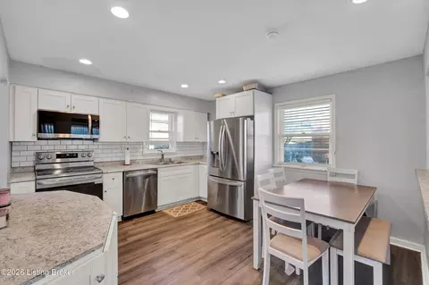 2415 Sunshine Way, Louisville, KY 40216