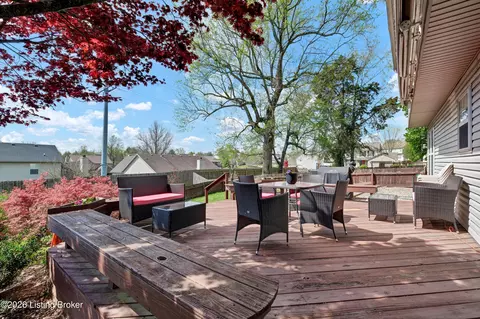 9502 Hunters Trail Ct, Louisville, KY 40228