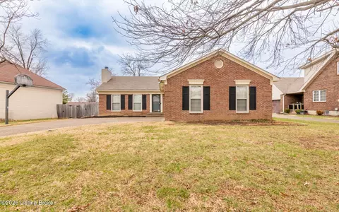 9007 Green Garden Ct, Louisville, KY 40220