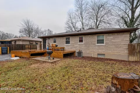 3117 Teakwood Cir, Louisville, KY 40216