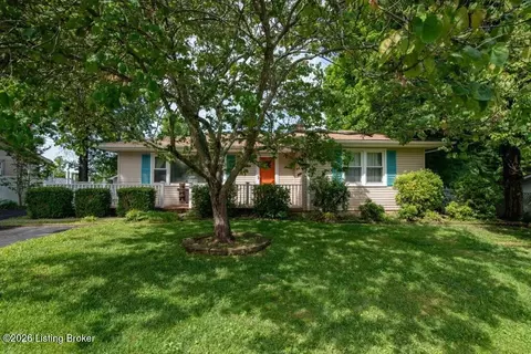 427 S Deepwood Dr, Radcliff, KY 40160