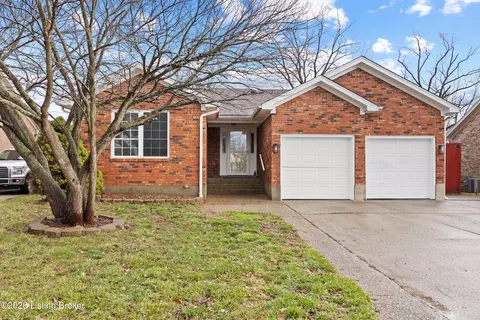 11317 Ashbrooke Gardens Dr, Louisville, KY 40229