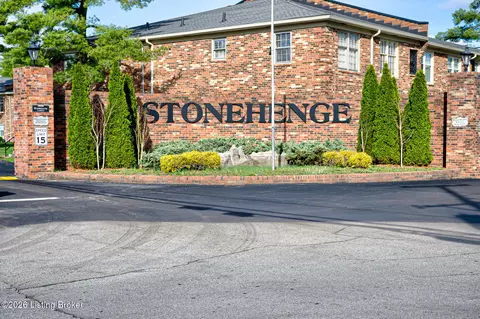308 Stonehenge Dr #102, Louisville, KY 40207