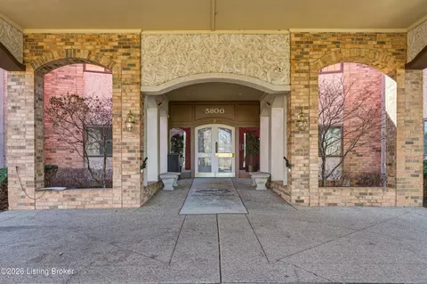5800 Coach Gate Wynde #306, Louisville, KY 40207