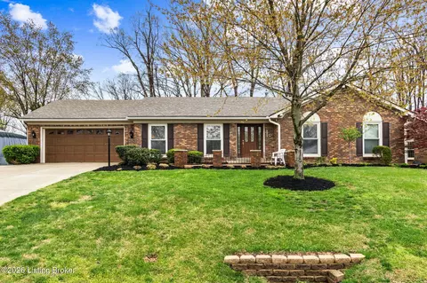 8817 Lakeridge Dr, Louisville, KY 40272