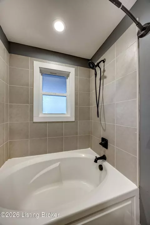 Bath - 918 Oklahoma Rd, Bee Spring, KY 42207 photo 2 of 2