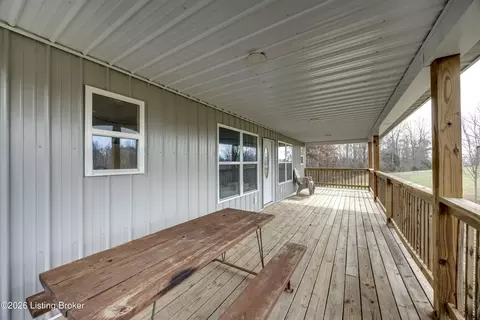 Exterior - 918 Oklahoma Rd, Bee Spring, KY 42207 photo 4 of 7