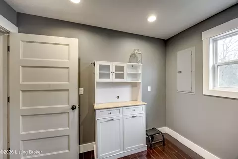 Entry Way - 918 Oklahoma Rd, Bee Spring, KY 42207 photo 2 of 3