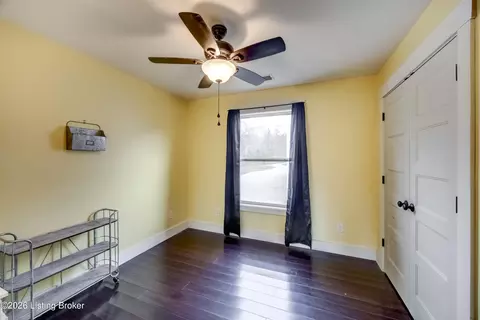 Bedroom - 918 Oklahoma Rd, Bee Spring, KY 42207 photo 3 of 4