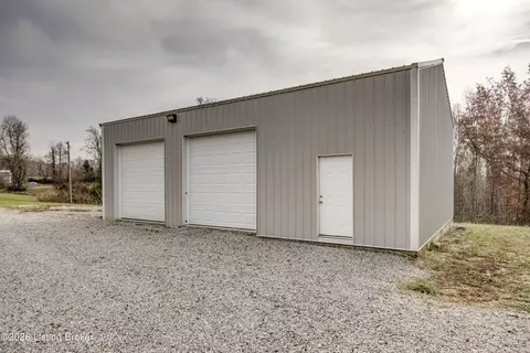 Exterior - 918 Oklahoma Rd, Bee Spring, KY 42207 photo 7 of 7