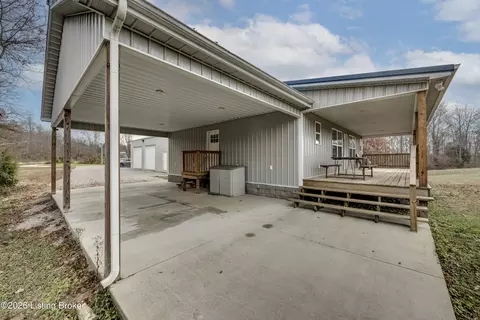 Exterior - 918 Oklahoma Rd, Bee Spring, KY 42207 photo 3 of 7
