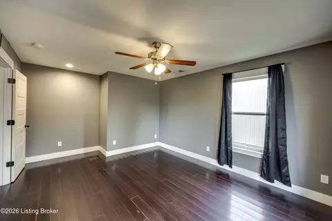 Bedroom - 918 Oklahoma Rd, Bee Spring, KY 42207 photo 2 of 4