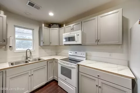 Kitchen - 918 Oklahoma Rd, Bee Spring, KY 42207 photo 1 of 3