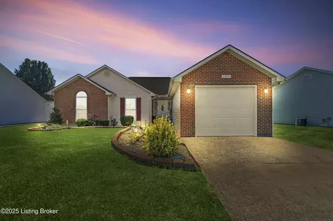 5214 Plume Dr, Louisville, KY 40258