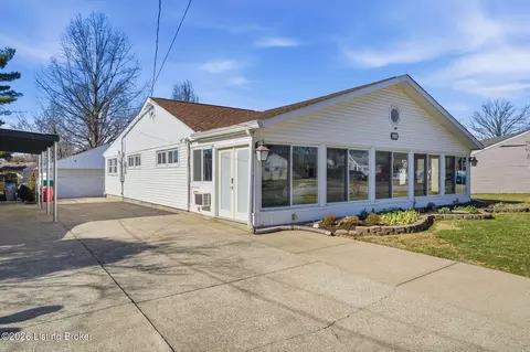 4820 Redstart Rd, Louisville, KY 40213