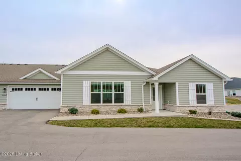 5008 Woodridge Lake Blvd, Louisville, KY 40272
