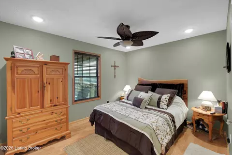 Bedroom - 775 Penn Run Rd, Bee Spring, KY 42207 photo 2 of 8