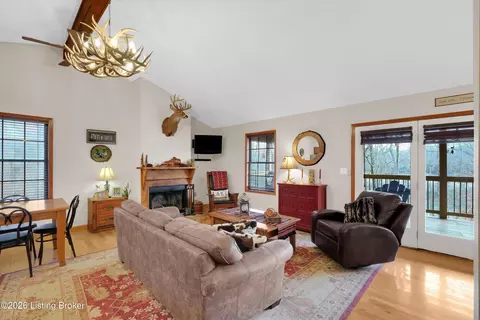 Living - 775 Penn Run Rd, Bee Spring, KY 42207 photo 2 of 6