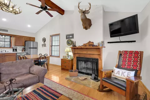 Living - 775 Penn Run Rd, Bee Spring, KY 42207 photo 4 of 6
