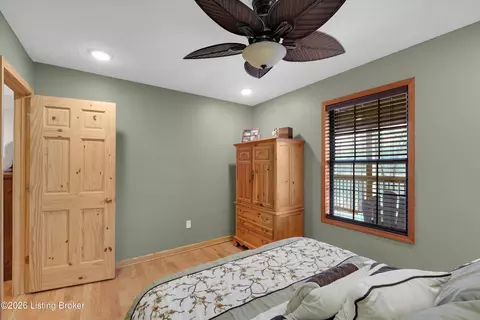 Bedroom - 775 Penn Run Rd, Bee Spring, KY 42207 photo 4 of 8