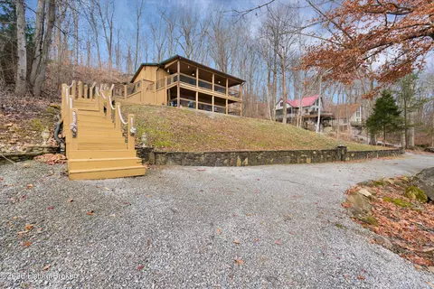 Exterior - 775 Penn Run Rd, Bee Spring, KY 42207 photo 9 of 15