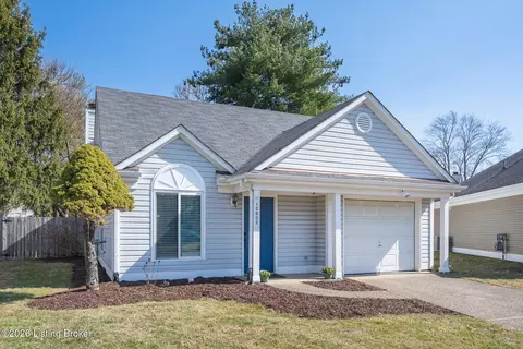 10502 Bay Pointe Ct, Louisville, KY 40241